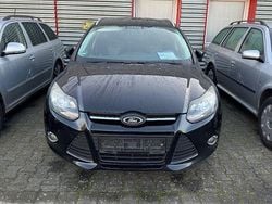 Schwarz Gebraucht 2012 Ford Focus Limousine | 3.490 € (Guter Preis)