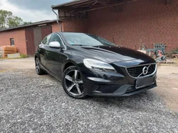 Schwarz Gebraucht 2016 Volvo V40 R-Design Kombi | 10.500 € (Fairer Preis)
