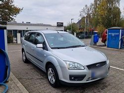 Silber Gebraucht 2006 Ford Focus Style Kombi | 3.200 € (Fairer Preis)
