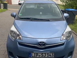 Blau Gebraucht 2012 Toyota Verso-S Van / Kleinbus | 6.400 € (Fairer Preis)