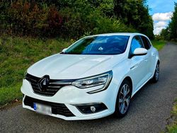 Weiß Gebraucht 2017 Renault Mégane IV Bose Edition Limousine | 11.900 € (Fairer Preis)