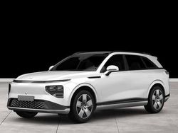 Weiß Gebraucht 2025 XPENG G9 RWD Long Range SUV | 66.276 € (Etwas zu teuer)