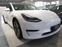 Weiß Gebraucht 2021 Tesla Model 3 Standard Range Limousine | 22.950 € (Fairer Preis)