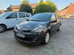 Grau Gebraucht 2006 Renault Clio III Limousine | 2.690 € (Etwas zu teuer)