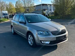 Silber Gebraucht 2015 Skoda Octavia Ambition Kombi | 7.199 € (Etwas zu teuer)