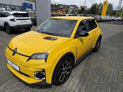 Pop yellow metallic Gebraucht 2025 Renault 5 E-Tech Komfort Kleinwagen | 33.200 € (Fairer Preis)