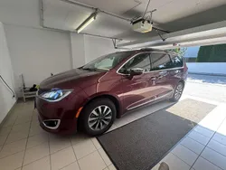 Rot Gebraucht 2020 Chrysler Pacifica Limited SUV | 49.900 €
