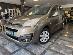 Grau Gebraucht 2016 Citroën Berlingo SELECTION Van / Kleinbus | 10.950 € (Fairer Preis)
