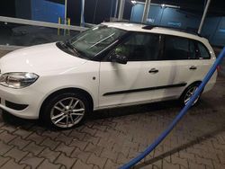 Weiß Gebraucht 2011 Skoda Fabia Family Kombi | 3.950 € (Fairer Preis)