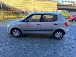 Grün Gebraucht 2010 Skoda Fabia Kleinwagen | 950 € (Superpreis)