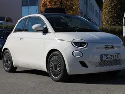 Arktis weiß Gebraucht 2024 Fiat 500e Kleinwagen | 27.990 € (Teuer)