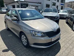 Beige Gebraucht 2016 Skoda Fabia Active Limousine | 11.590 € (Etwas zu teuer)