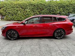 Rot Gebraucht 2019 Ford Focus ST-Line Limousine | 10.980 € (Guter Preis)