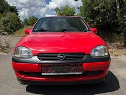 Rot Gebraucht 1999 Opel Corsa Edition Limousine | 2.200 € (Etwas zu teuer)