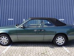 Malachitmetallic Gebraucht 1992 Mercedes E300 Cabrio | 22.900 €