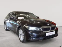 Saphirschwarz metallic Gebraucht 2019 BMW 320 Advantage Limousine | 20.790 € (Teuer)