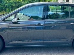 Grau Gebraucht 2018 VW Touran Trendline Van / Kleinbus | 13.400 € (Fairer Preis)