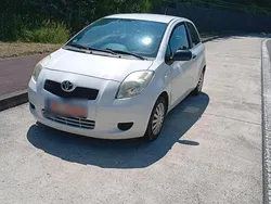 Weiß Gebraucht 2008 Toyota Yaris Kleinwagen | 1.999 €