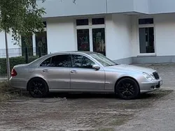 Silber Gebraucht 2005 Mercedes E350 Limousine | 11.000 €
