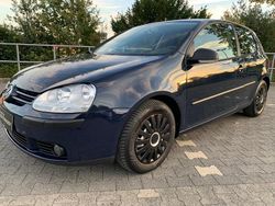 Blau Gebraucht 2007 VW Golf V Comfortline Kleinwagen | 4.450 €
