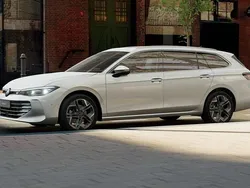 Weiß Gebraucht 2025 VW Passat Elegance Kombi | 45.680 €