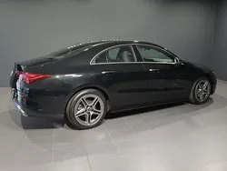 Schwarz metalliclack kosmossch Gebraucht 2024 Mercedes CLA200 Advanced Plus Coupé | 35.300 € (Fairer Preis)