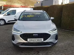 Polarsilber metallic Gebraucht 2023 Ford Focus Active X Limousine | 27.980 € (Teuer)