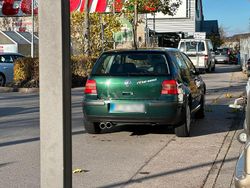 Grün Gebraucht 2001 VW Golf IV Sport Kleinwagen | 2.200 € (Fairer Preis)