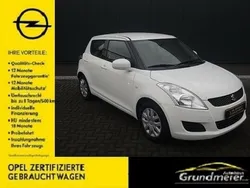 Weiß metallic Gebraucht 2016 Suzuki Swift Club Kleinwagen | 8.490 € (Fairer Preis)