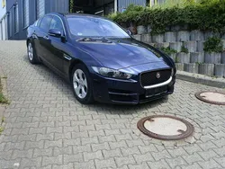 Blau Gebraucht 2017 Jaguar XE Prestige Limousine | 9.900 €