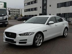 Weiß Gebraucht 2016 Jaguar XE Pure Limousine | 7.990 € (Guter Preis)