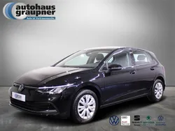 Grenadillschwarz Gebraucht 2024 VW Golf VIII Life Limousine | 26.444 € (Fairer Preis)