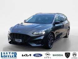 Grau Gebraucht 2021 Ford Focus ST-Line Limousine | 16.911 € (Fairer Preis)