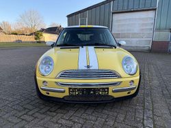 Gelb Gebraucht 2003 Mini Cooper Kleinwagen | 5.500 €