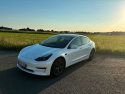 Weiß Gebraucht 2021 Tesla Model 3 Standard Range Plus Limousine | 20.900 € (Fairer Preis)
