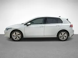 Pure white / schwarz Neu 2025 VW Golf VIII Style Limousine | 41.270 € (Teuer)