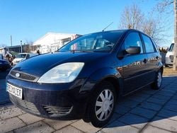 Grau Gebraucht 2005 Ford Fiesta Limousine | 2.350 € (Etwas zu teuer)