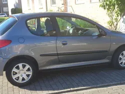 Grau Gebraucht 2009 Peugeot 206+ Kleinwagen | 3.600 € (Etwas zu teuer)