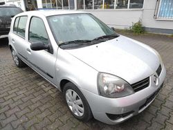 Silber Gebraucht 2007 Renault Clio II Campus Kleinwagen | 2.699 € (Etwas zu teuer)