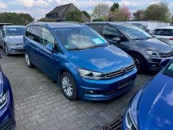 Blau Gebraucht 2017 VW Touran Comfortline Van / Kleinbus | 21.349 € (Fairer Preis)