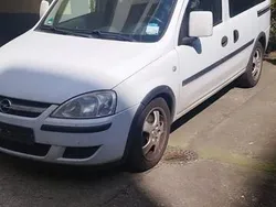 Weiß Gebraucht 2009 Opel Combo Van / Kleinbus | 2.500 €