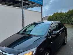 Schwarz Gebraucht 2012 Opel Astra Kombi | 4.500 € (Etwas zu teuer)