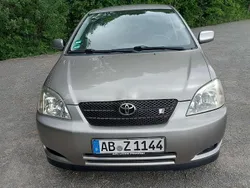 Grau Gebraucht 2002 Toyota Corolla Limousine | 7.800 € (Teuer)