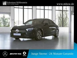 Metalliclack kosmosschwarz Gebraucht 2021 Mercedes A180 Style Limousine | 25.490 € (Teuer)