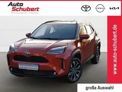 Karminarot metallic Gebraucht 2024 Toyota Yaris Hybrid Plus | 28.980 € (Fairer Preis)