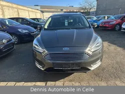 Grau Gebraucht 2015 Ford Focus Titanium Kombi | 7.590 € (Fairer Preis)