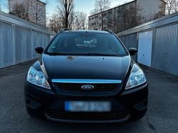 Schwarz Gebraucht 2009 Ford Focus Kombi | 2.800 €