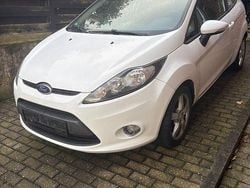 Weiß Gebraucht 2012 Ford Fiesta Champions Edition Limousine | 3.500 € (Guter Preis)