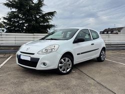 Weiß Gebraucht 2012 Renault Clio IV Limousine | 2.600 € (Guter Preis)