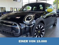 Schwarz metallic Gebraucht 2023 Mini Cooper SE Kleinwagen | 26.860 € (Teuer)